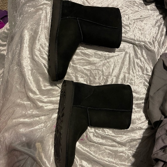 *BRAND NEW* UGH classic short || boot size 6 - Picture 4 of 4